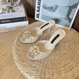 Fashion Luxury Women Sandals Flowers Lace Pumps Italy Delicate Peep Toes Sunflower Embellished Simples Designer Casuals Wedding Party Sandal High Heels Box EU 34-43