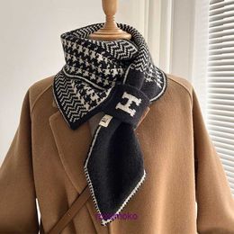 Designer H Home Scarf wholesale for winter and autumn South Korea's new long knitting warm scarf women's dual use Houndstooth decorative