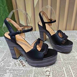 2023 Fashion ggs designer Ladies Sandals Leather Pointing to Toe Middle High Heels uud