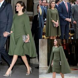 Olive Short Mother Of The Bride Dresses with Cape Knee Length Sheath Wedding Party Celebrity Formal Gowns Mothers Evening Dress