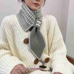 Designer H Home Scarf wholesale for winter and autumn Autumn Winter 2023 Soft Letter Neck Knitted Thousand Bird Grid Warm Women's Wide Strip