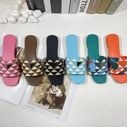 2023 Slide Sandals Embroidered Womens Falt Slippers Designer Flip Flops Fashion Triangle Printed Fabric Bottom Slippers 35-42