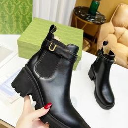 Damen-Stiefelette aus glänzendem schwarzem Leder, klassische Designer-Chelsea-Stiefel mit Blockabsatz, elastische Seiten, Profilsohle aus Gummi, Luxusschuhe 05