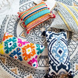 Pillow Case Vintage Bohemian Style Pillow Case Tufted Lumbar Pillow Cover Embroidered Geometric Floral Pompom Tassels Throw Cushion Cover 230629