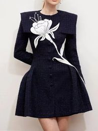 Temel Sıradan Elbiseler Yeni Sonbahar Kış Yüksek Sınıf Retro Tweed Kadınlar O boyun uzun Kollu Tasarım Çiçek Pist Yün Elbise 2024