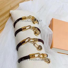 Europe America Designer Style Lady Women Engraved V Letter Gold-color Hardware Round Print Flower Leather Bracelet Bangle With 18k2085