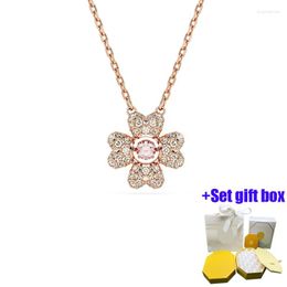 Chains High Quality Women's Diamond Studded Clover Collarbone Chain Necklace Free Holiday Gift Delivery