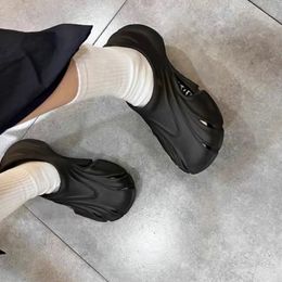 2024 Designer Luxus Sandale Hd Schnür-Sneaker Track Sandalen Gummi Wasserdicht Slide Tourist Crsc Madame Pool Mold Close
