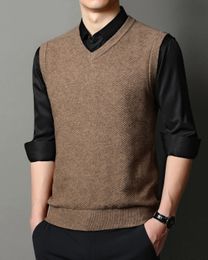 Mens Wool V-Neck Sweater Vest Fashion Knitted Sweater Vest Sleeveless V Neck Vintage Style Jumper