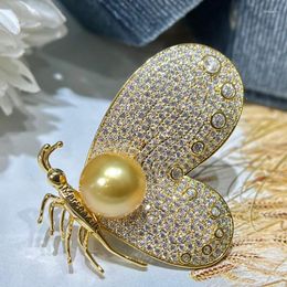 Brooches MeibaP 10-11mm Natural Golden Pearl Butterfly Corsage Brooch Fashion Sweater Jewellery For Women Empty Tray