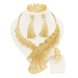Wedding Jewelry Sets Fashion Woman Jewelry Set Dubai Gold Plated Personality Necklace Hollow Layer Design Suitable For Daily Wear Banquet Gifts SYHOL 230928