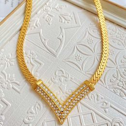 Western antique replica plated genuine medieval vintage plain gold chain V-shaped necklace with micro zirconium inlay elegant