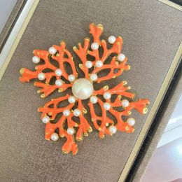 Mediaeval vintage pearl coral enamel elegant and minimalist clothing accessories niche ocean brooch