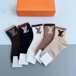 5 pairs/box Luxury Designer men's socks 5 pairs fashion sports socks embroidered casual cotton men's socks gift box set L01