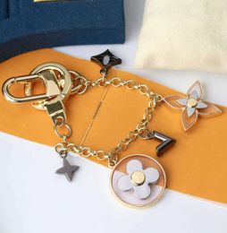 Keychains Lanyards Luxury Designer chain Fashion Classic Brand Buckle Letter Design Handmade Gold Mens Womens Bag Pendant Flower Ring Long Chains