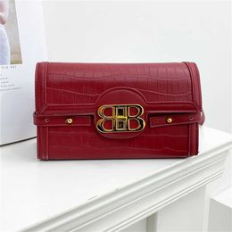 2023 Spring New One Shoulder Urban Elegant Fashion Texture Oblique Cross Leisure and Western Style Mobile Phone Women's Bag model 7569