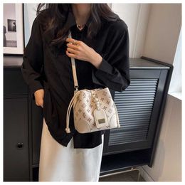 Crossbody Bucket for Women 2023 New Fashion Super Hot Commuting High Quality and Small Style Old Flower One Shoulder Vegetable Basket Bag Inventory 873