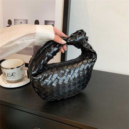 High grade glossy handmade woven for women 2023 new Korean version solid Colour popular knotted handbag dumplings model 4239