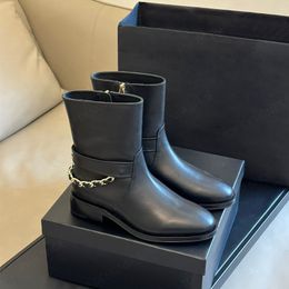 Cadeia de pele de rodapé de alta qualidade Corrente de salto baixo Cavaleiro Botas Fashion Black Luxury Designer Botas de festas noturnas de festas femininas com caixa