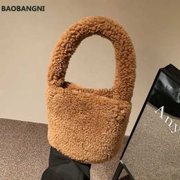 Totes Winter Soft Faux Fur Fashion Shoulder Bags For Women Warm Small Lady Trending Designer Handbags Purses 240407