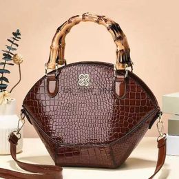 Totes Crocodile Pattern Creative Shell Shaped Shoulder Bags High Quality Retro Bamboo Joint Handle Handbag Women Office Crossbody Bag 240407