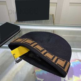 Luxurys Designers hat Men and Women Same Color Splice Fashion Beanie Cap Everyday Casual Versatile Eye catching Personality Color Variety for Travel very nice YT61