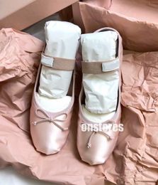 Designer Paris Ballet Flats Dance Professional Dance Scarpe in raso Ballerinas mm piattaforma bowknot bocche superficiali sandali piatti singoli per donne