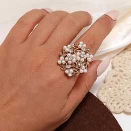 Cluster Rings Vintage Rhinestone Pearl Flower Ring For Women Simple Creative Design Opening Adjustable Party Jewelry Gift
