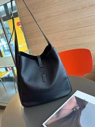 2023 Autumn and Winter New Luxury Design Women's Fashion Classic Handbag High Quality Top Layer Cow Material Simple Matching Fashion Casual Shoulder Bag