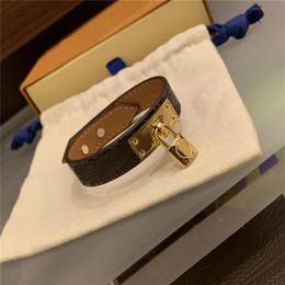 Dropship Fashion Classic Flat Brown PU Leather Bracelet with Metal Lock Head Charm Bracelets In Gift Retail Box SL06 OTTIE2324