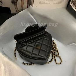 Fashion Bags Crossbody bag Flap bag Heart-shaped shoulder bag Brand name bag Metal chain women's large capacity diamond leather