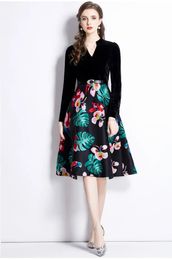 Basic Casual Dresses Designer Women Black Velvet Dresses Winter Fashion Runway Elegant V-Neck Splicing Floral Print A-Line Prom Party Vestidos 2024