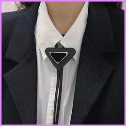 Mens New Women Designer Ties Top Fashion Leather Neck Tie Bow For Men Ladies With Pattern Letters Neckwear Fur Solid Neckties D211208r