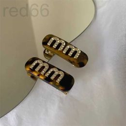 Hair Clips Barrettes designer Fashion Designer Hairpins For Womens Retro Ladies Simple Personality Letter European And American Metal Square Hairclip ENTL