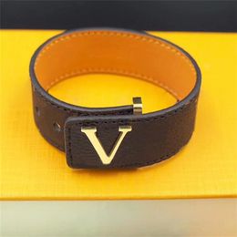 Fashion Classic Brown PU Leather Charm Bracelet with Metal Logo In Gift Retail Box Stock SL08281U