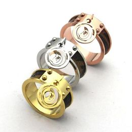 Whole deluxe Brand Jewelry stainless steel 18k silver gold plated leather print Four-leaf flower love letter rings anels For W260L