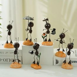 Decorative Objects Figurines Ant Miniature Sculpture Delicate Beautiful Vivid Image Handmade Gifts Iron Mini Reading Ant Decoration Home Decor 230928