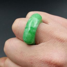 Natürliche Jade, Myanmar-Jade, trockener grüner Sattel-Jade-Ring, ganzer Yang-grüner Ring für Männer und Frauen mit dem gleichen Ring254n