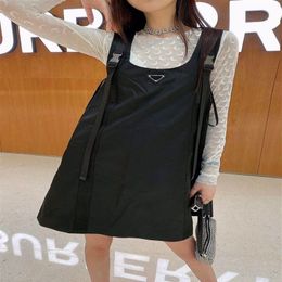 2021 high quality European American women dress retro classic skirt Imported nylon fabric High-end luxury products Triangular meta224u