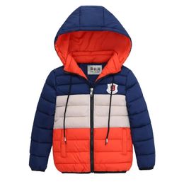 재킷 4-8 세 겨울 두꺼운 따뜻한 후드가있는 소년 재킷 패션 스트라이프 지퍼가 어린이를위한 겉옷 아동 생일 선물 231005