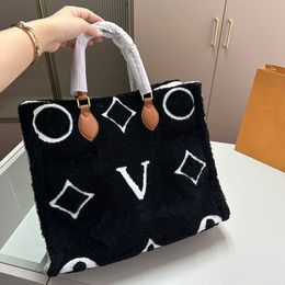 Ladie Brand Tote Handbag V Letter Designer Soft Plush Totes Wide Strap Crossbody Bag Simple Temperament Shoulder Handbags Ping