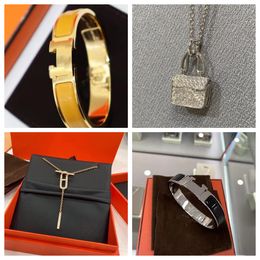 2024 New Fashion Look Hot-selling Top Luxury Pendant Necklaces Designer For Woman Clavicle Necklace Choker Jewellery Letter Link Chain Holiday gifts With Box