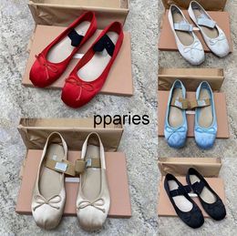 Fashion Pparies Designer shoes Summer Charms Walk Casual Shoe Women red Ballet Fats real silk Muller shoes Brand classic walking flats mules comfortable Luxury dres