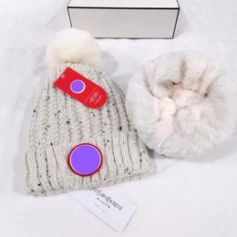 Designer French brand Skull Caps luxury mens women warm fashion gril Beanie hats Detachable fur ball AA