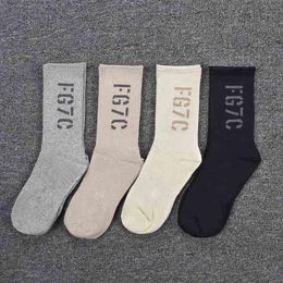 Essentials Men's Socks 100% 11 Women Unisex Four Seasons Medium Breathable Sweat Absorption Middle Tube Basketball Sports So159e