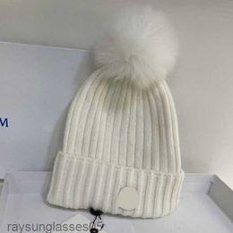 2023 New Casual Hat Designer Beanie Hat Outdoor Cashmere Hat Knitted Hat Classic Luxury Autumn and Winter Wear Women's Beanie Hatej8b