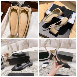 High Heels, modische Schuhe aus echtem Leder, offen auf formellem, klobigem Absatz, Slingback-Sandalen, Ballerinas, Designer-Schuh, Loafer, Designer-Damenpumps, einzelne Schuhe aus Schaffell