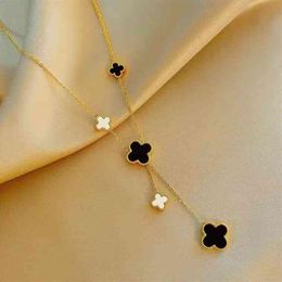 Titanium steel necklace colorfast black-and-white double-sided four leaf clavicle chain female simple minority temperament348f
