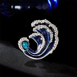 Designer Luxury Brooch New Creative Light Luxury Wave Crystal Breast Pin Women's Small Suit Temperament Pin Water Diamond Breast Flower Accessories