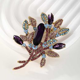 Designer Luxury Brooch New Floral Brooch with Crystal Rhinestone Flowers and Atmospheric Brooch for Women's Clothing Coat and Corsage